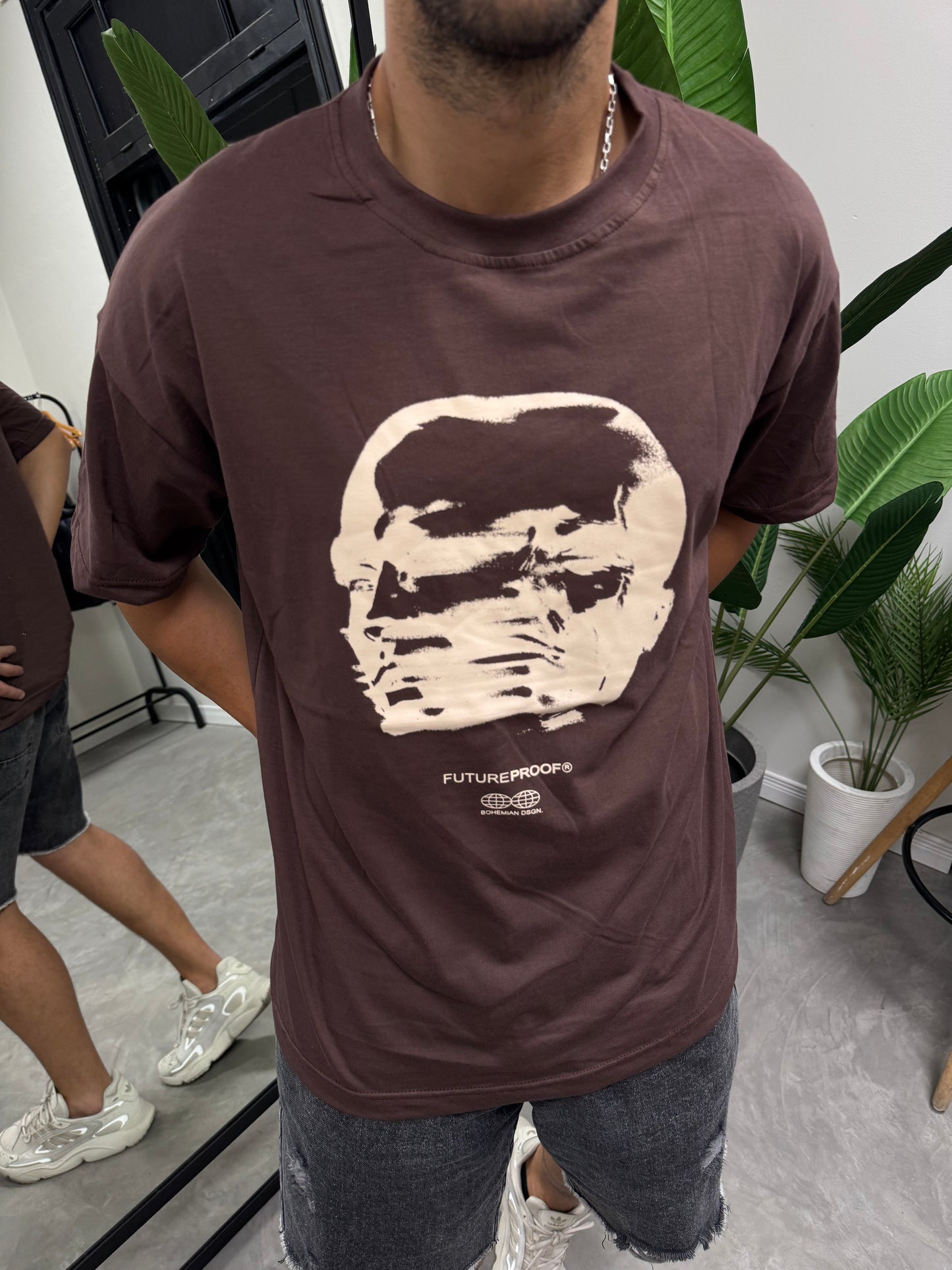Remera Over Face Marrón