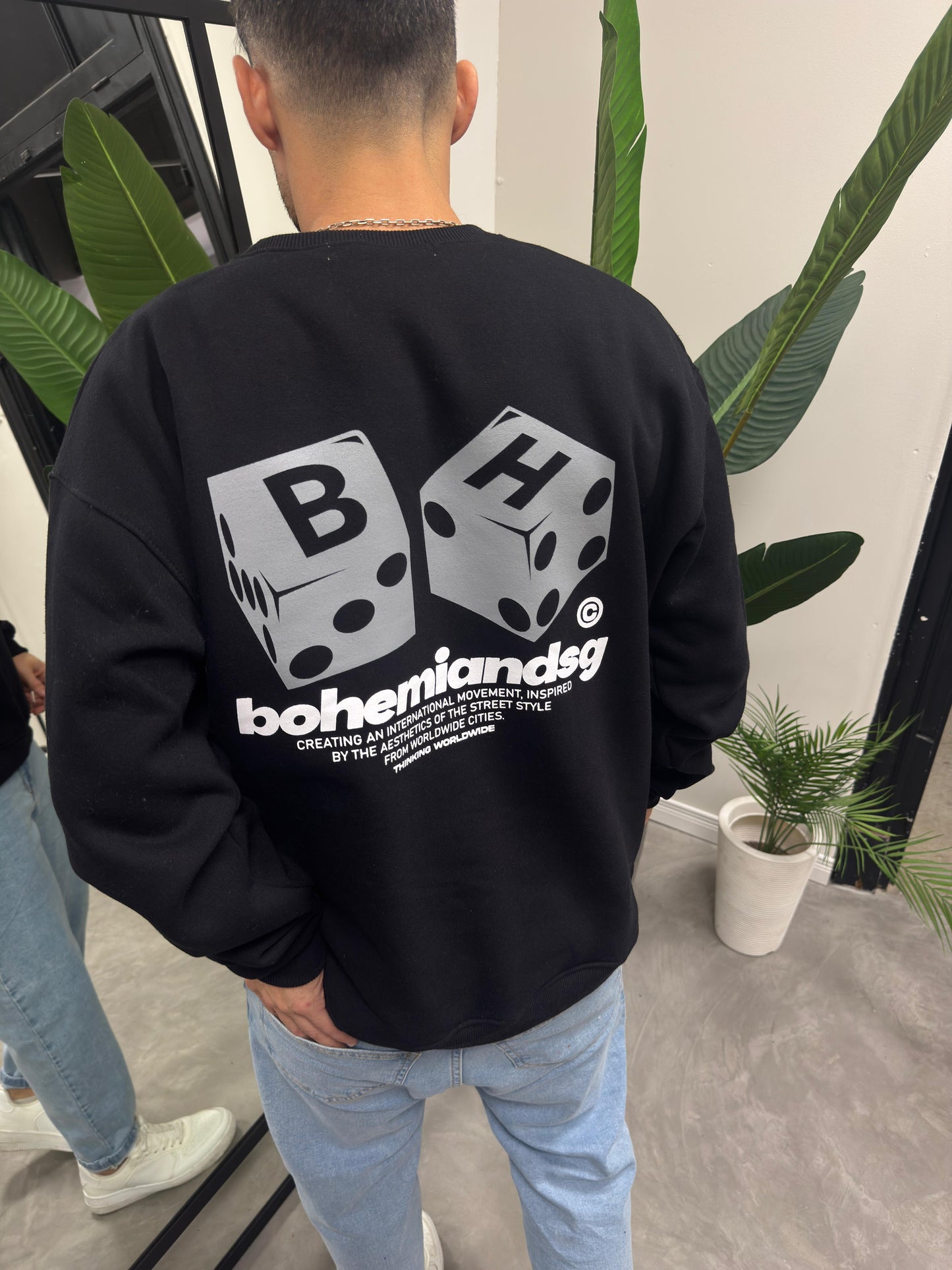 Buzo Over Black Estampado