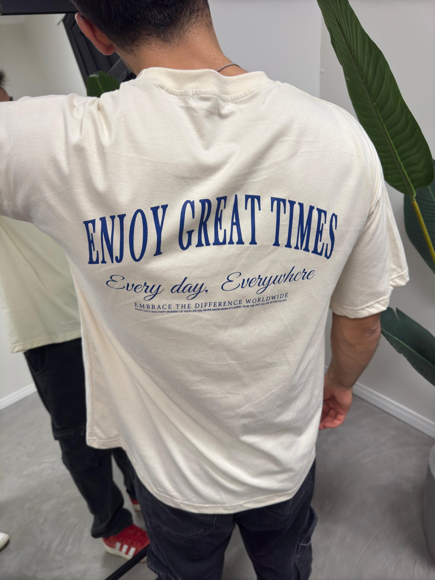 Remera Over Enjoy Beige