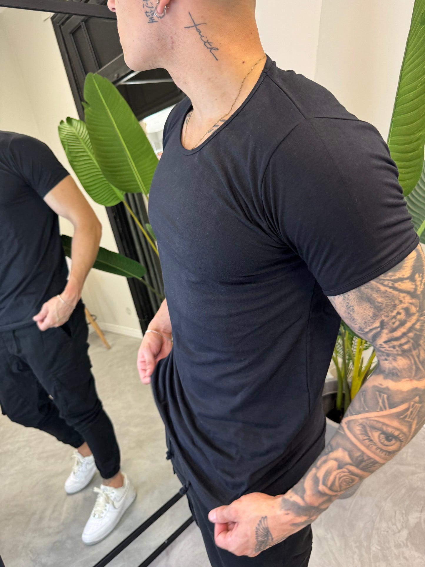 Remera Classic Negra Slim Fit