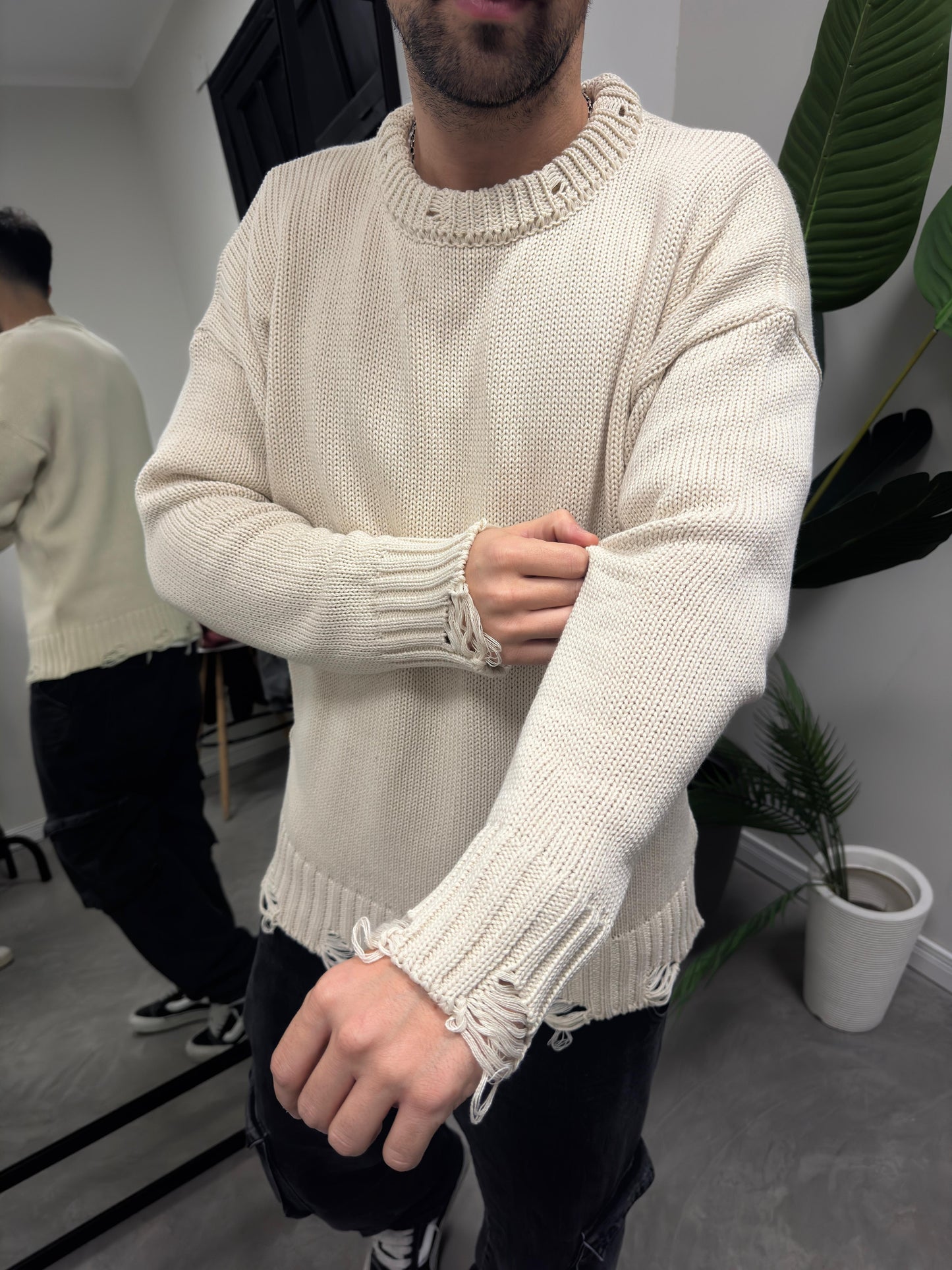 Sweater Over Roto Beige