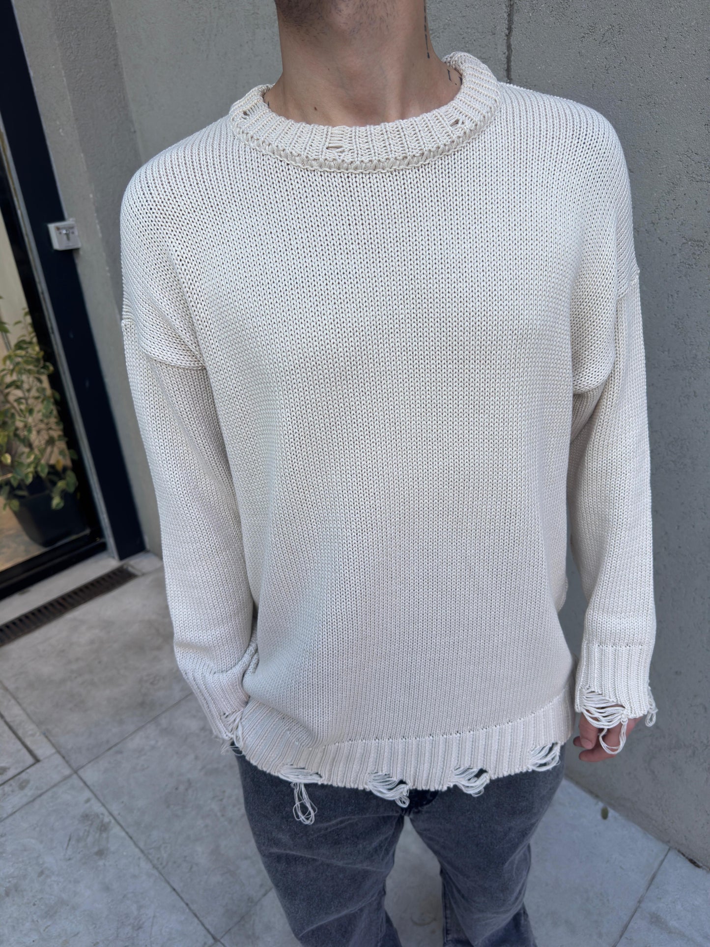 Sweater Over Roto Beige