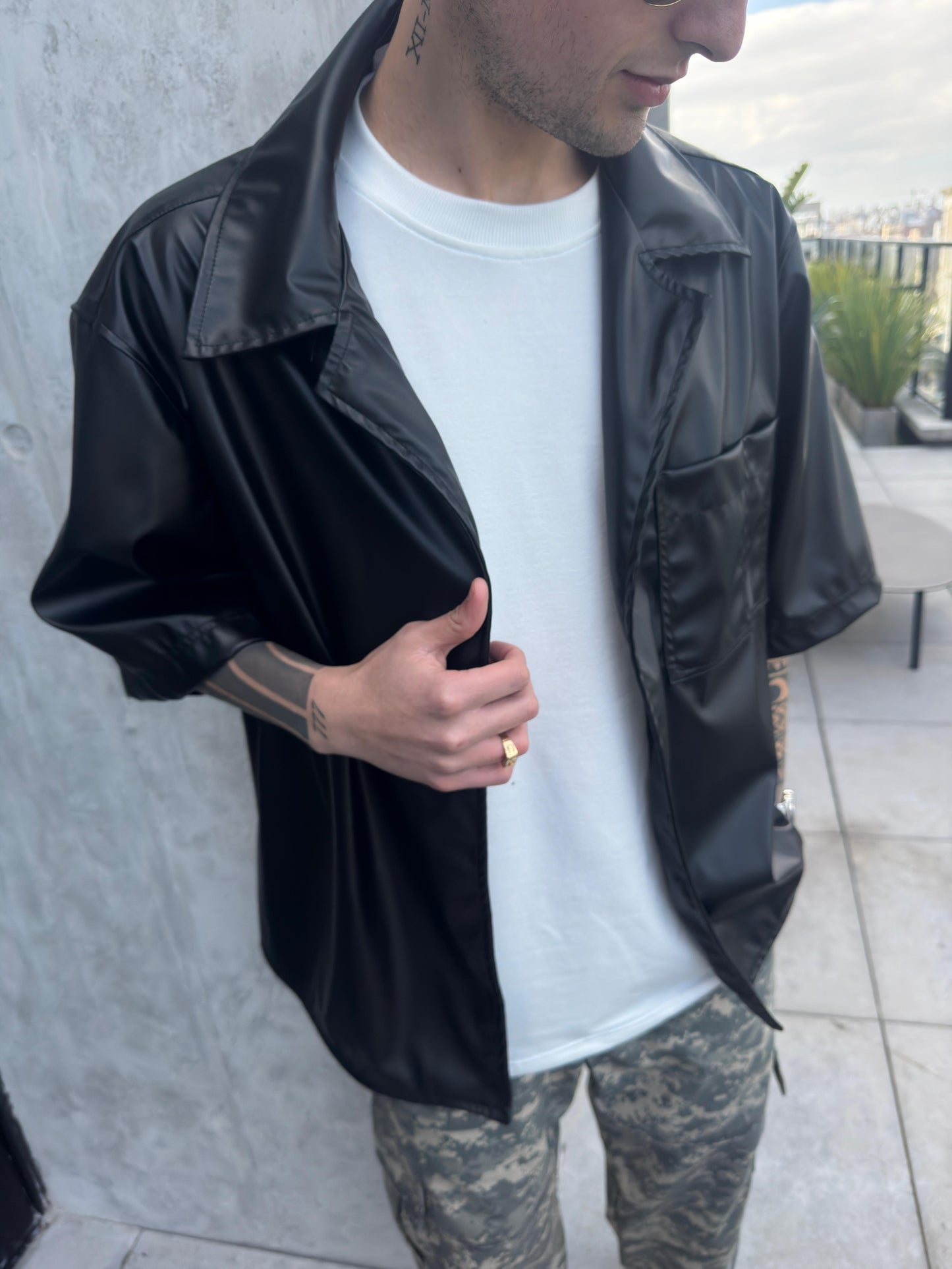 Camisa Boxy Cuerina