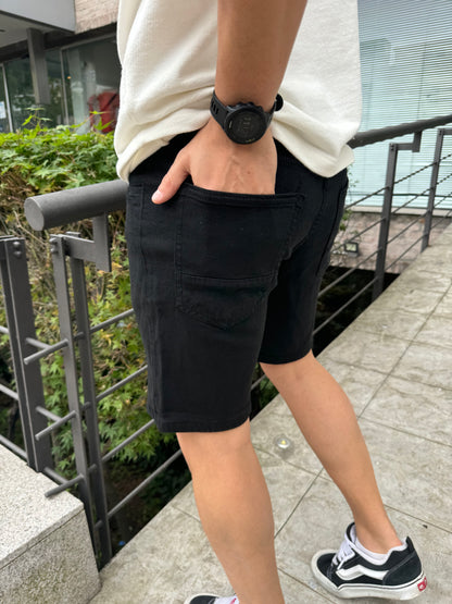 Bermuda Skinny Black con Roturas