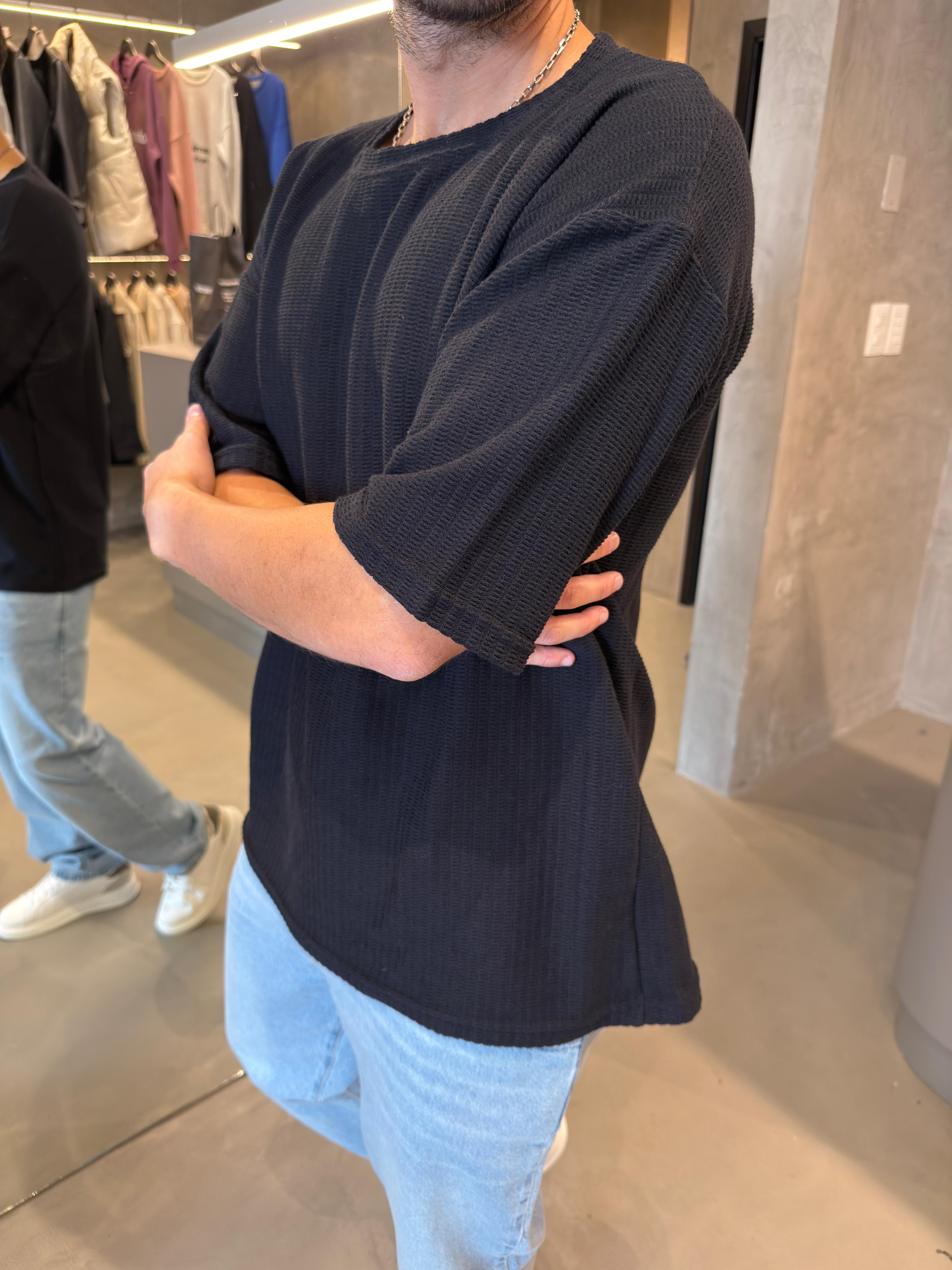 Remera Over Mykonos Negro