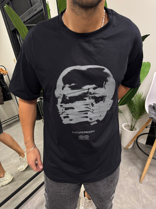 Remera Over Face Black