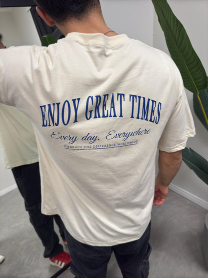 Remera Over Enjoy Beige