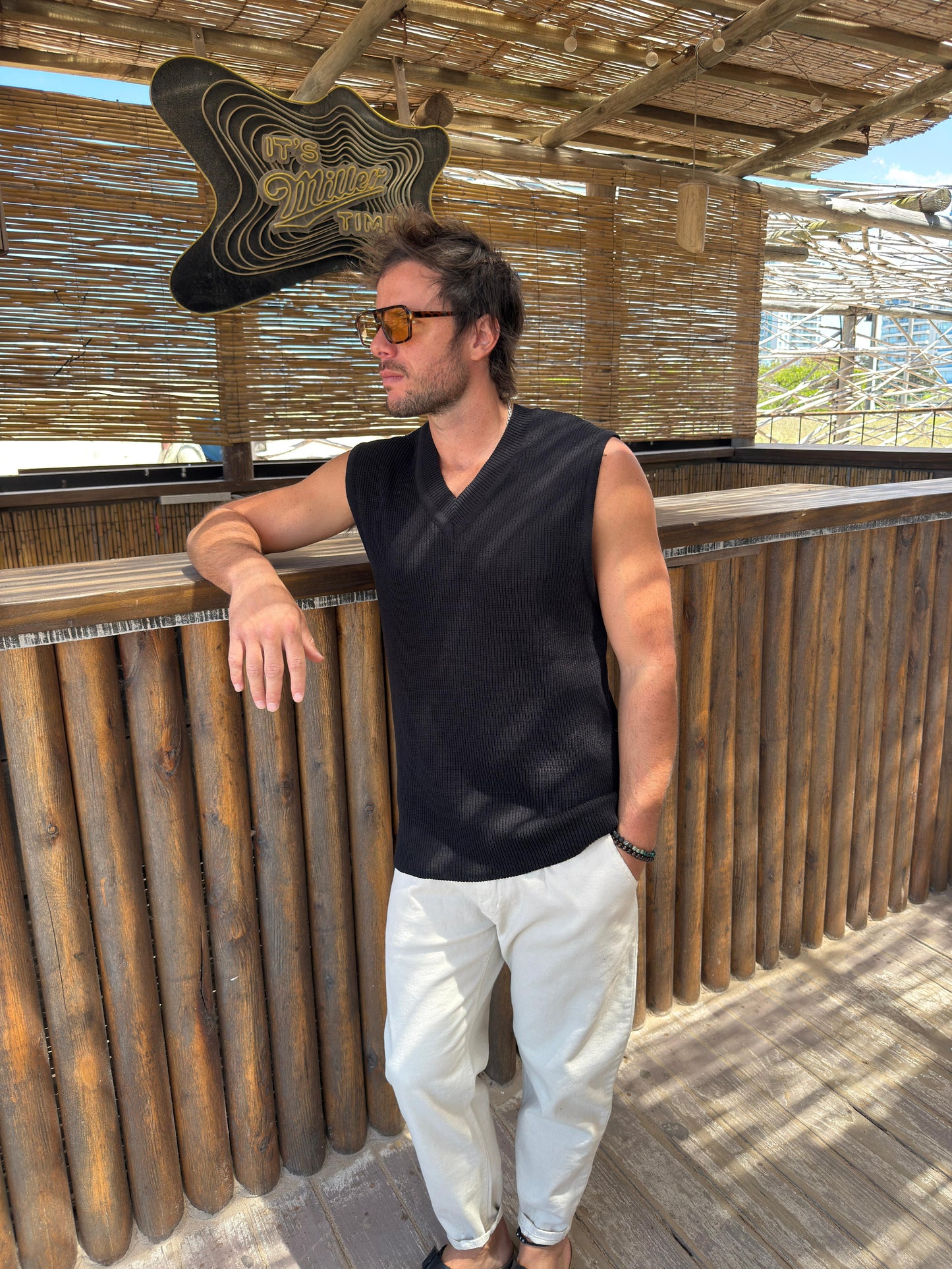 Chaleco Escote V Hilo Negro