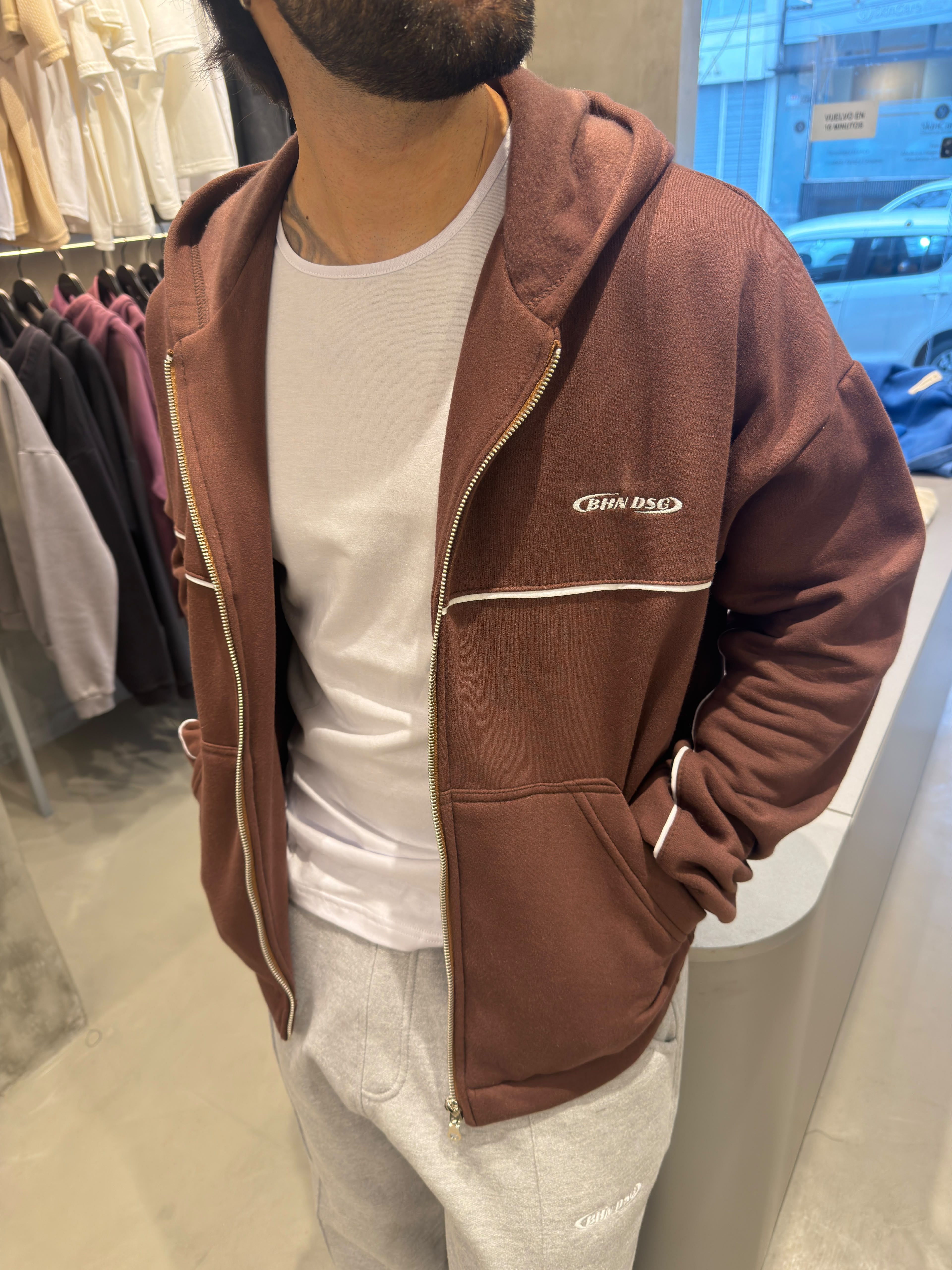Campera Boxy Raya Marrón