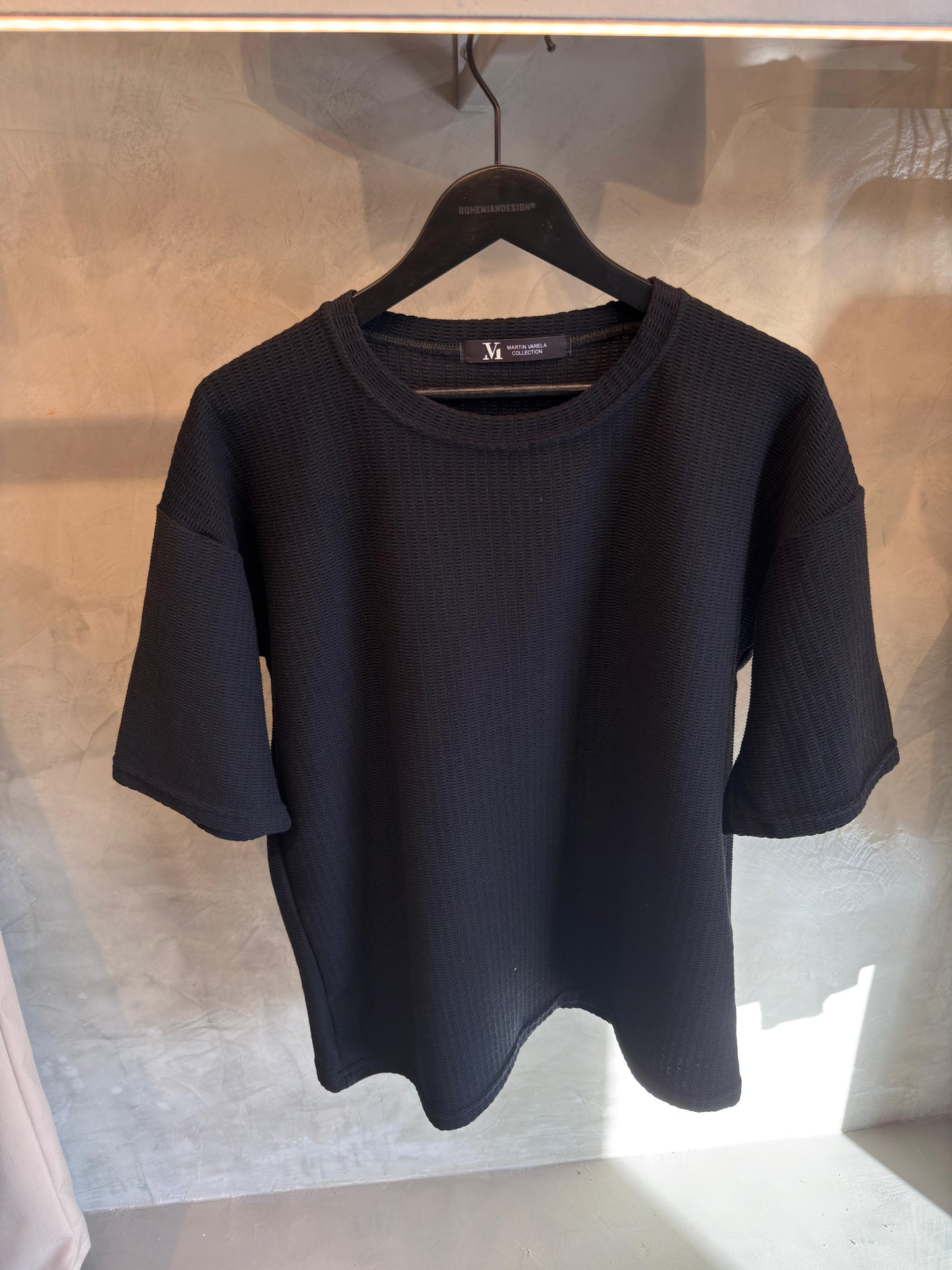 Remera Over Mykonos Negro